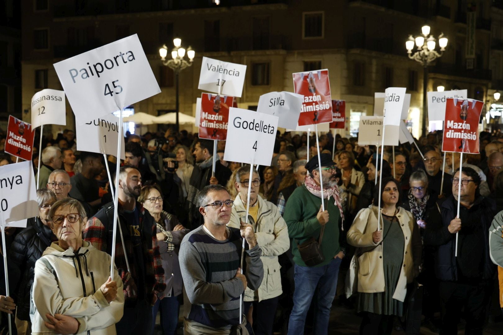 Concentración en la Plaza de la Virgen de Valencia.