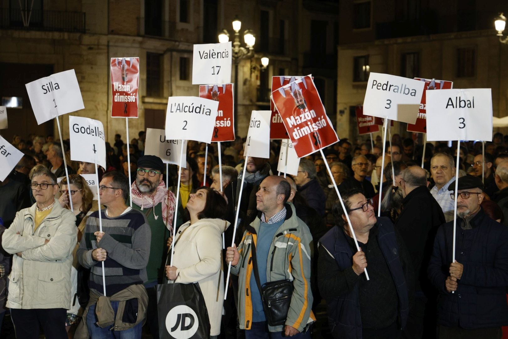 Concentración en la Plaza de la Virgen de Valencia.