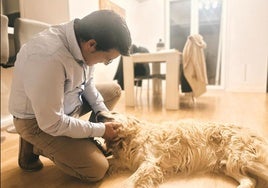 Jorge Rodríguez, con su perro.