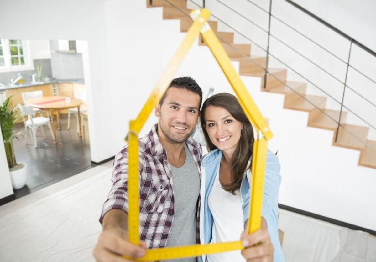 Una pareja estrena su nueva casa.