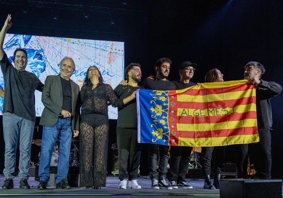 Serrat y Estopa se vuelcan con Valencia