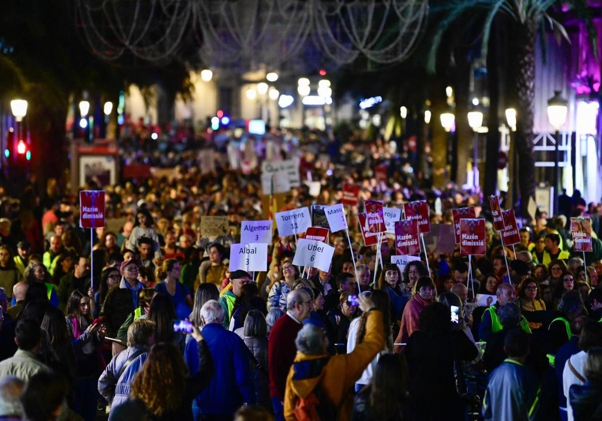 Manifestación contra la gestión política de la DANA.