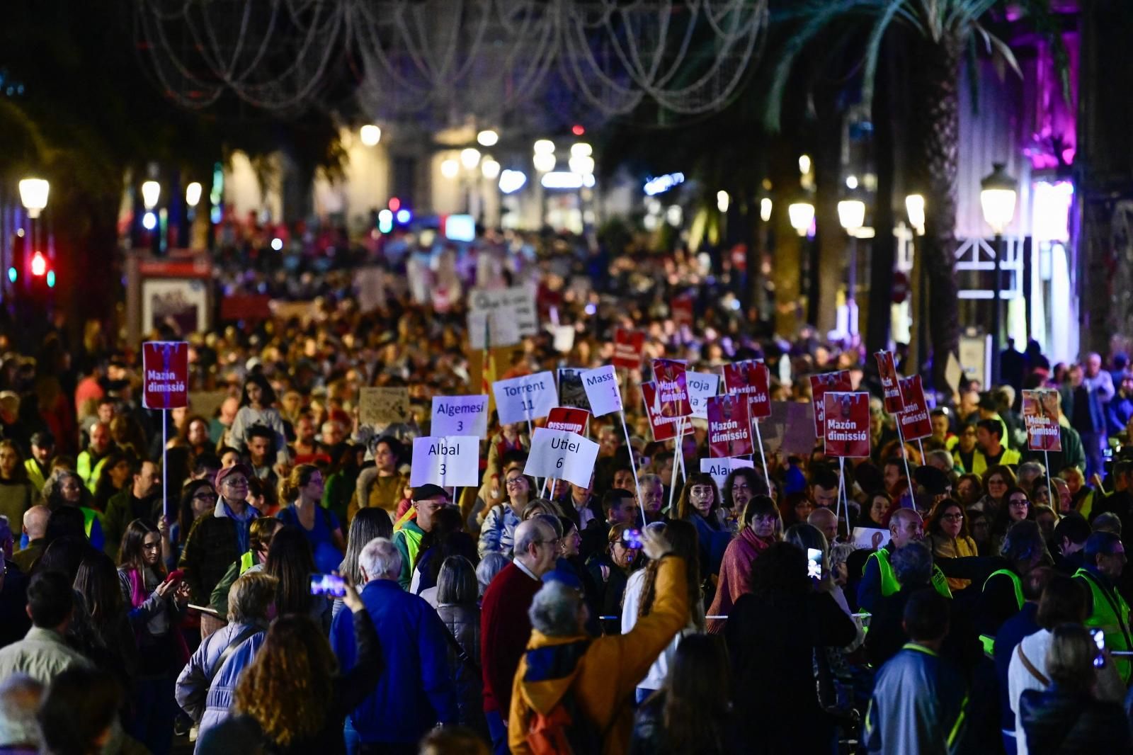 Fotos: Manifestación en Valencia contra la gestión política de la DANA