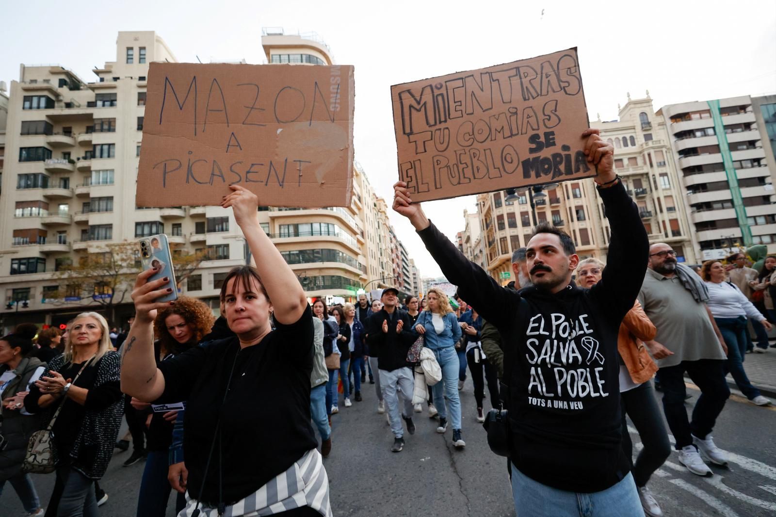 Fotos: Manifestación en Valencia contra la gestión política de la DANA