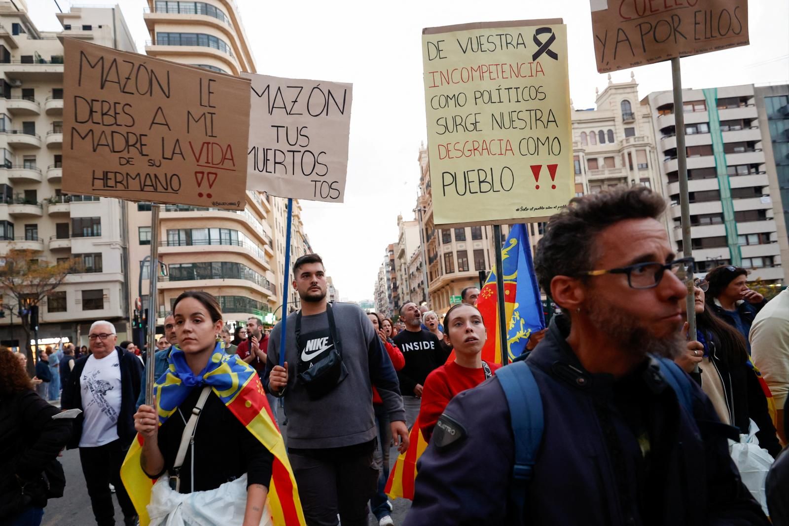 Fotos: Manifestación en Valencia contra la gestión política de la DANA