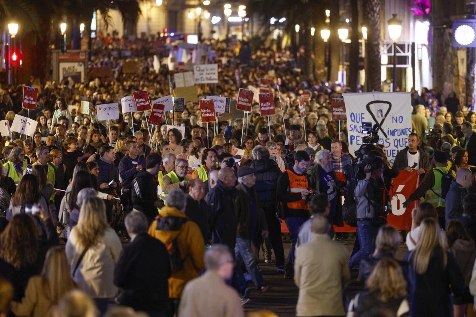 Fotos: Manifestación en Valencia contra la gestión política de la DANA