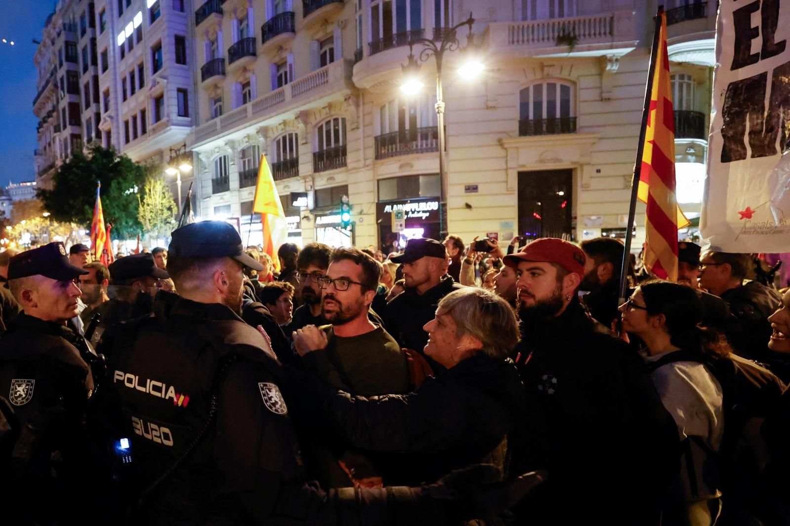 Fotos: Manifestación en Valencia contra la gestión política de la DANA