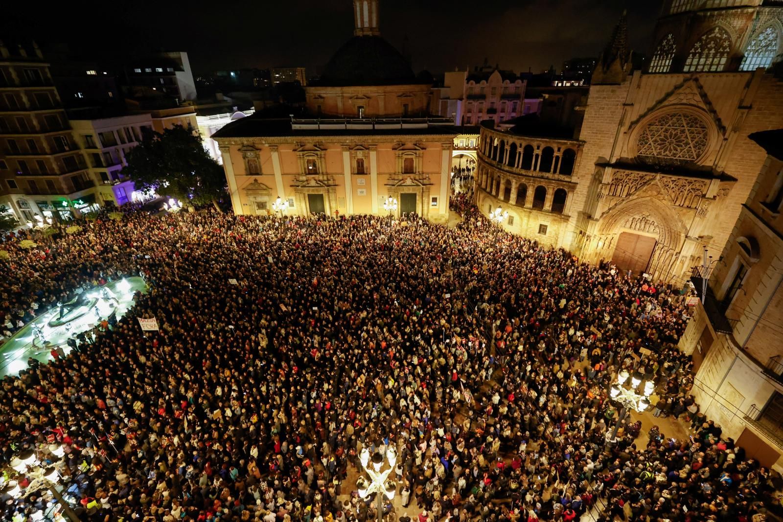 Fotos: Manifestación en Valencia contra la gestión política de la DANA