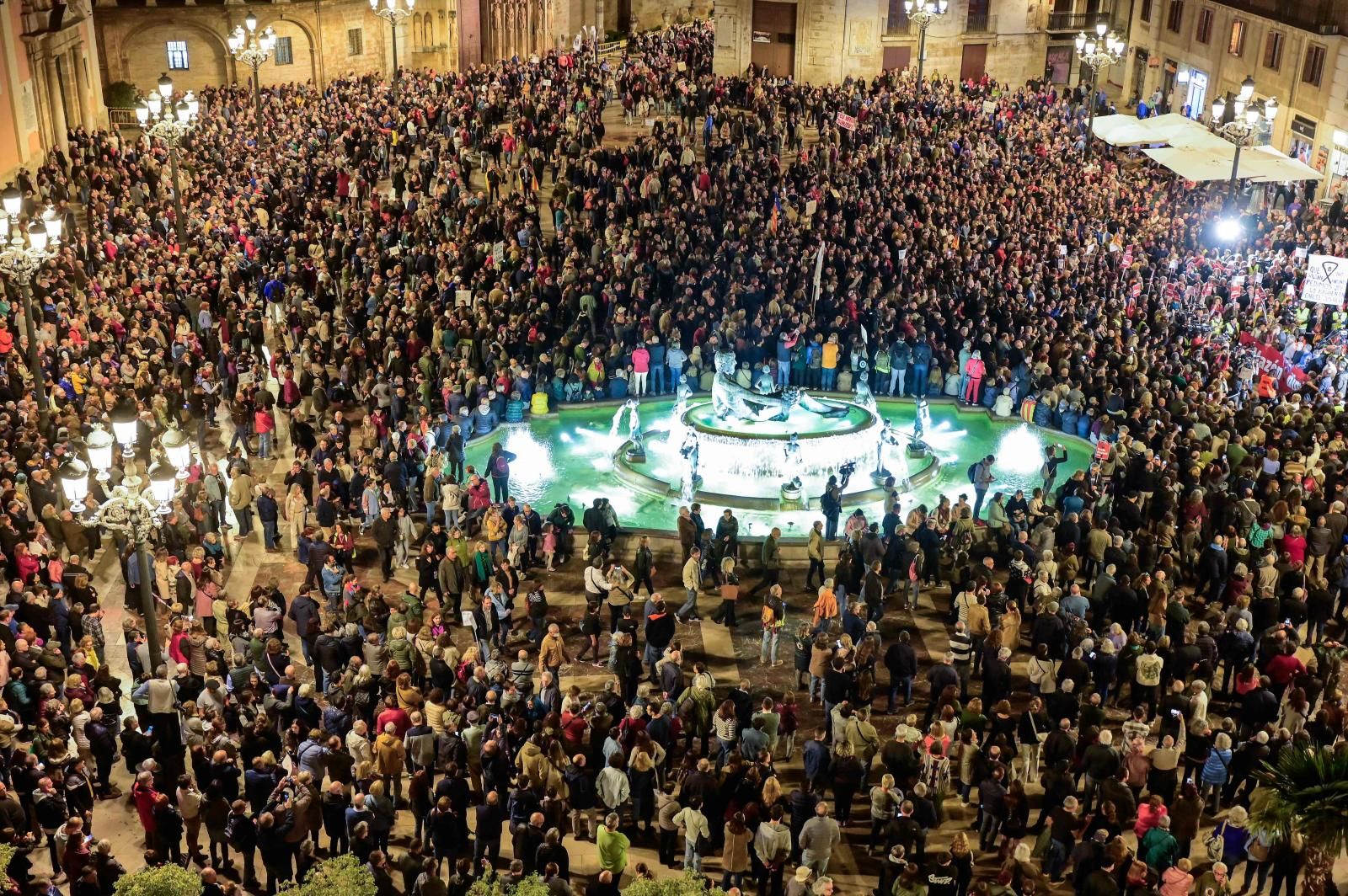 Fotos: Manifestación en Valencia contra la gestión política de la DANA