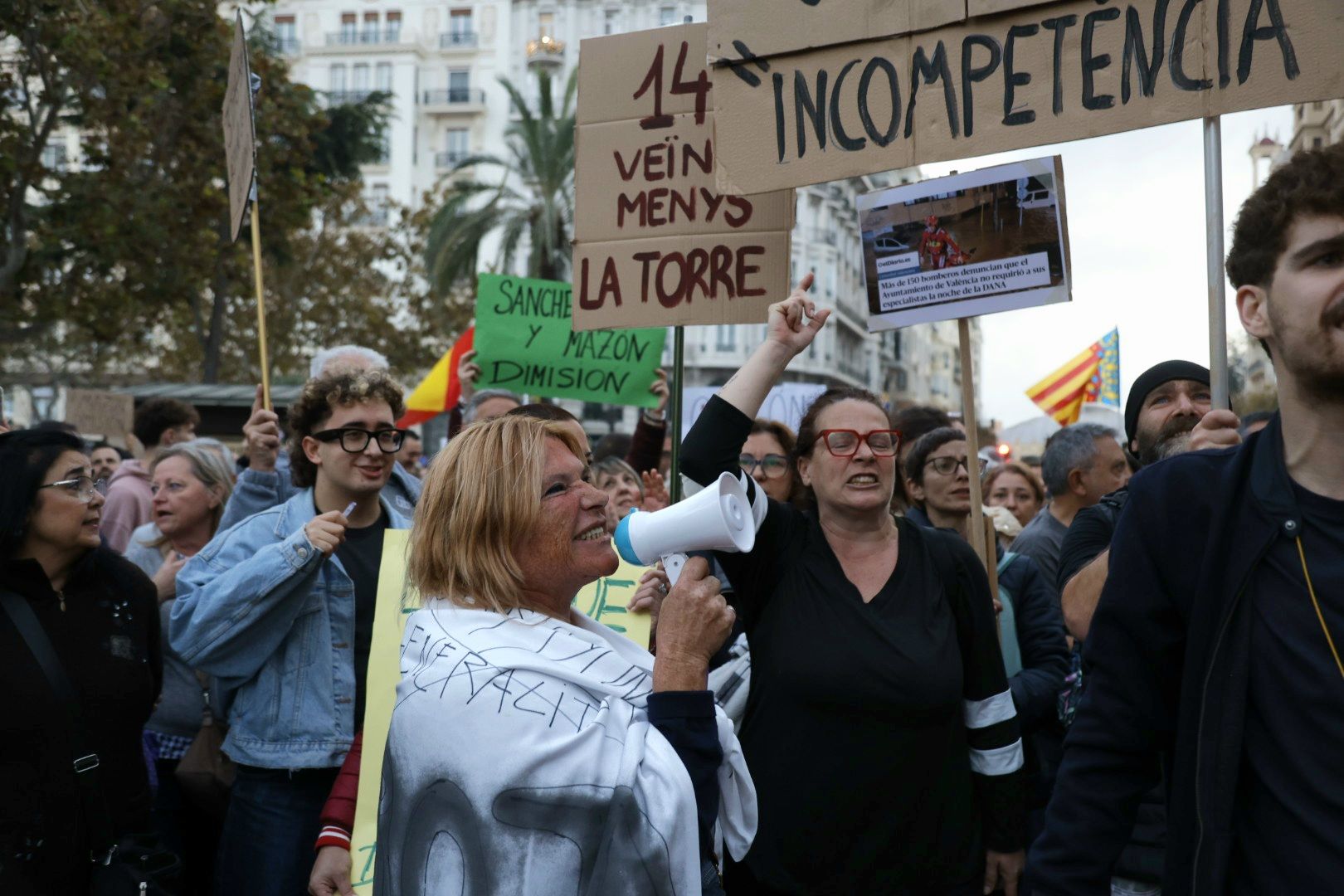 Fotos: Manifestación en Valencia contra la gestión política de la DANA