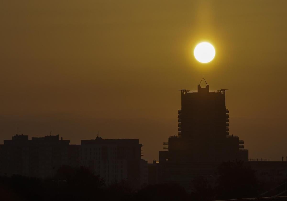 Amanecer en Valencia este domingo 1 de diciembre.