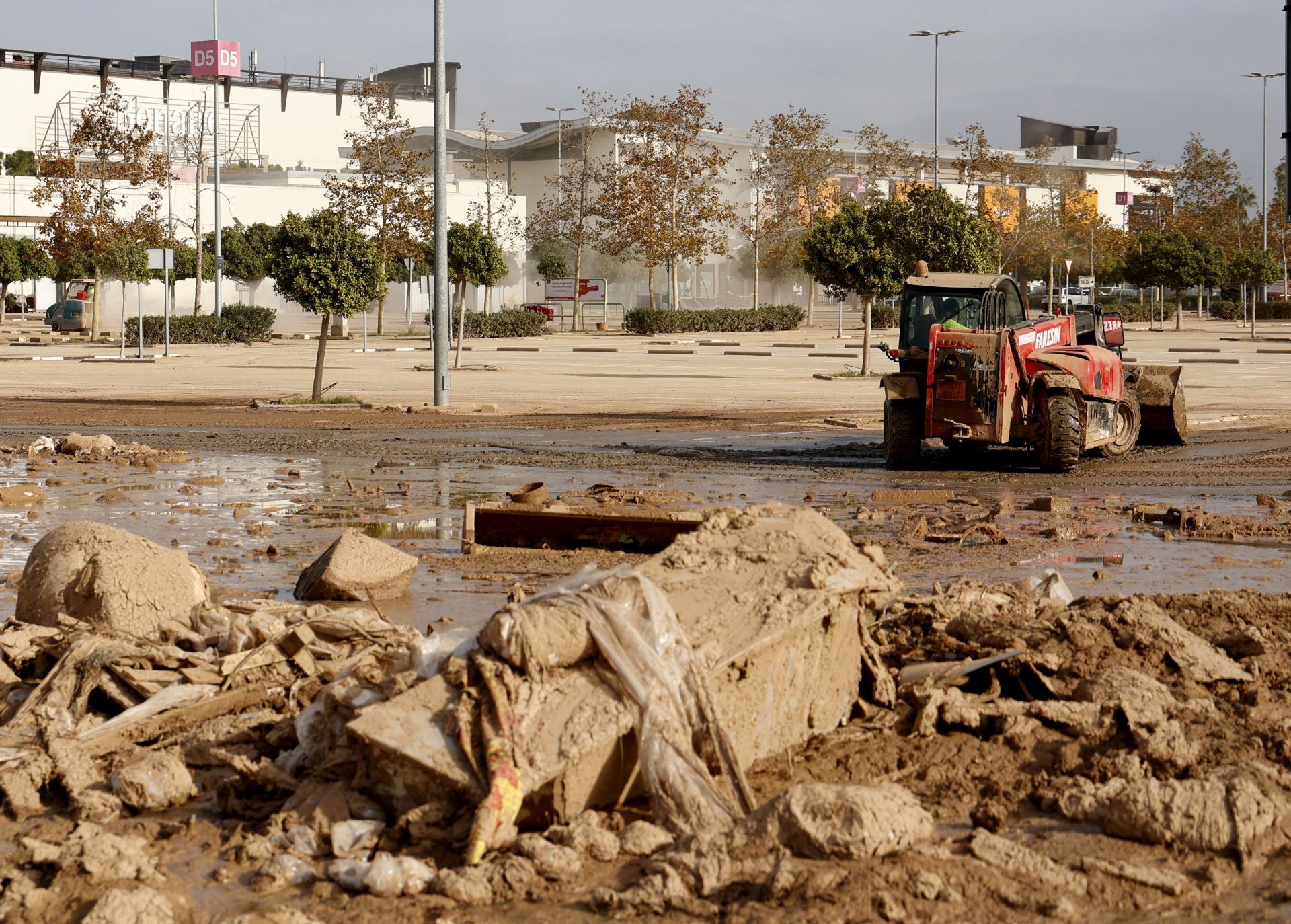 El centro comercial Bonaire prepara su reapertura tras los daños por la DANA