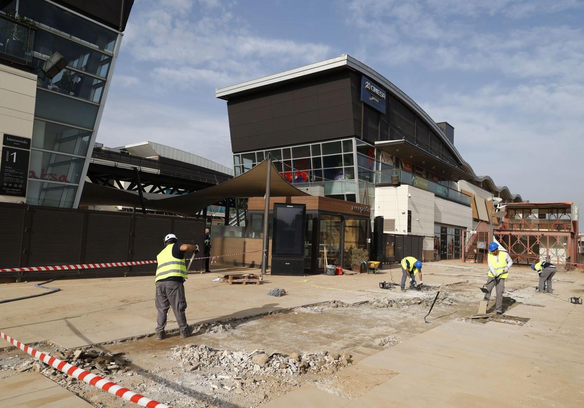 El centro comercial Bonaire prepara su reapertura tras los daños por la DANA