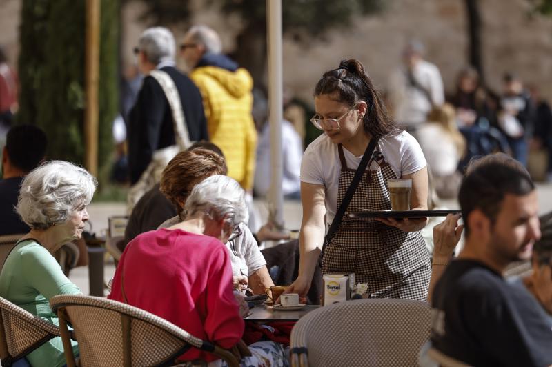 El sector servicios vuelve a mantener el empleo en las tres comarcas.