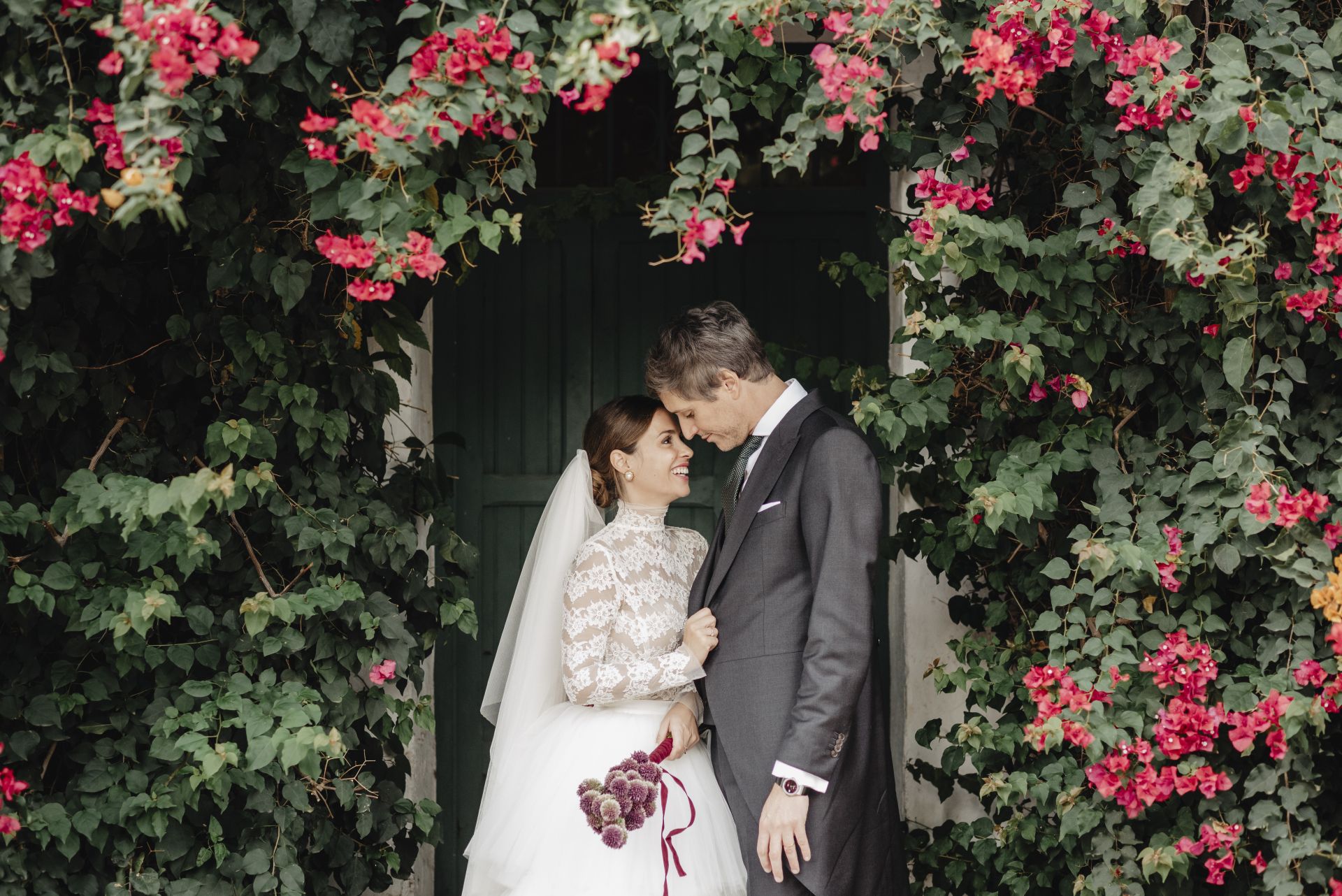 La boda de Tanya Luján y Carlos Arnal, que se casaron en la parroquia de Santa Bárbara, ella con un vestido de Alejandro Resta.