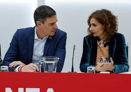 Pedro Sánchez y María Jesús Montero, en la reunión de la dirección federal del PSOE.