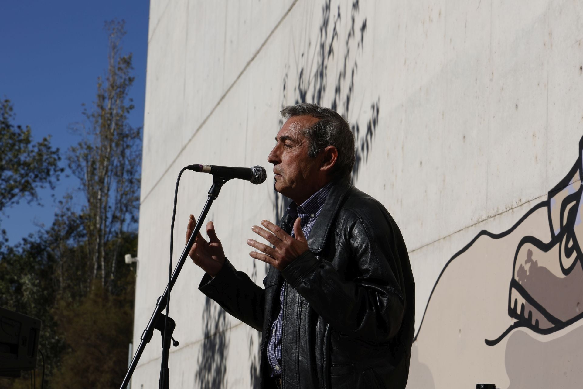 Acto de homenaje en la Rambleta con el mural de paco Roca y Martin Fores dedicado a los voluntarios de la DANA