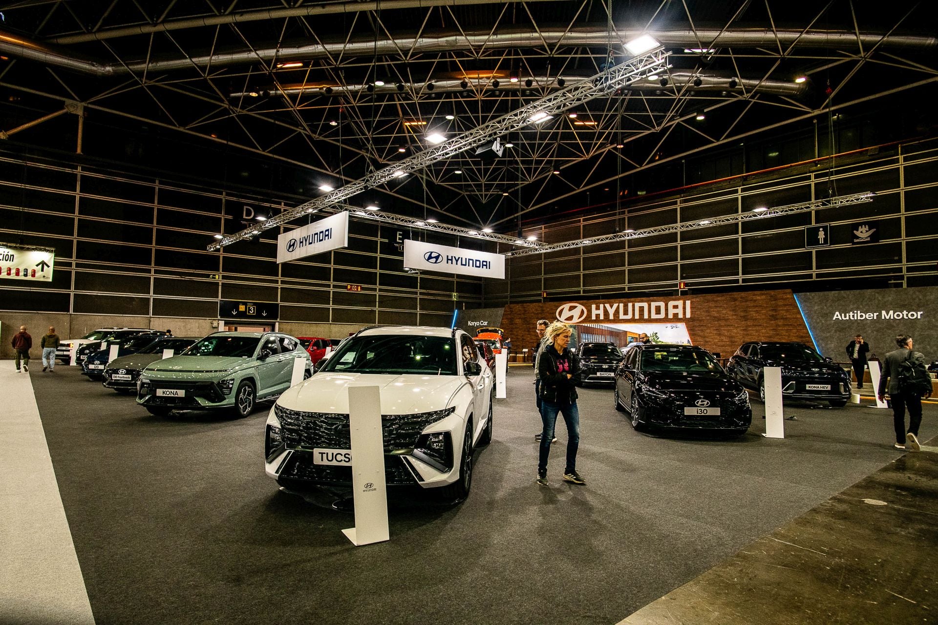 Miles de personas acuden a la feria del automóvil, celebrada en Feria Valencia