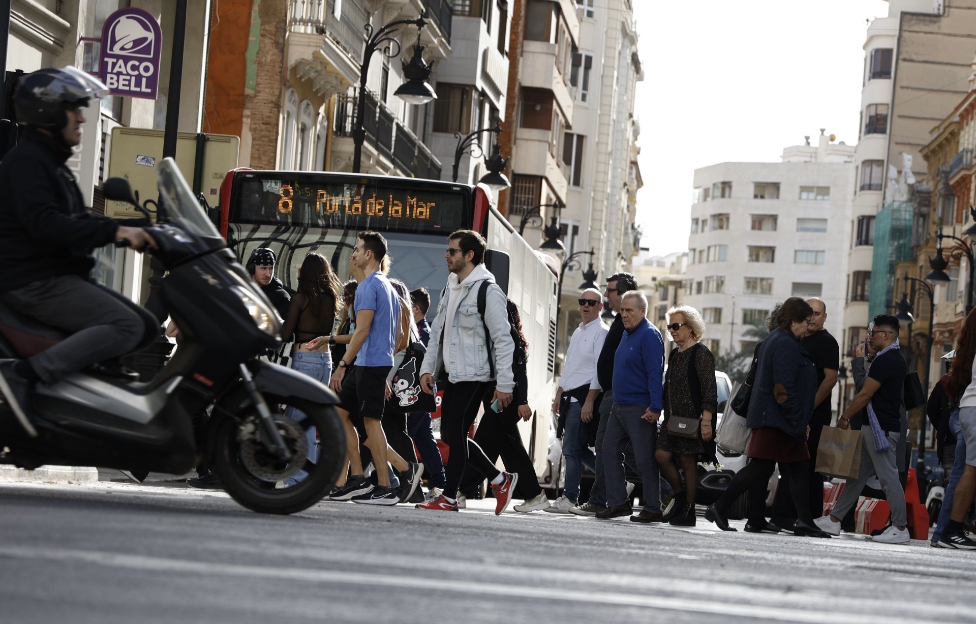 Un viernes festivo de compras por Valencia