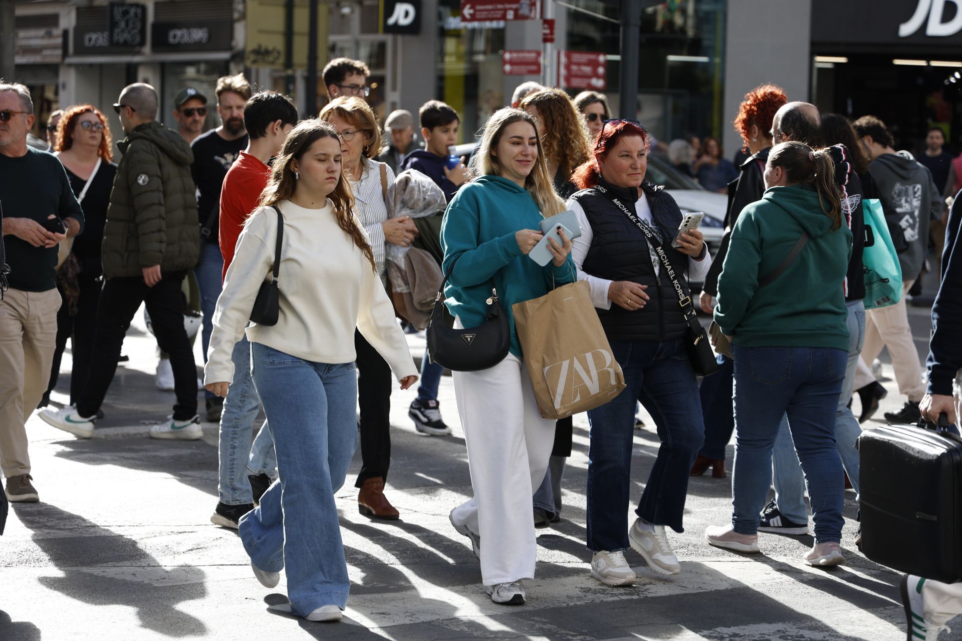 Un viernes festivo de compras por Valencia