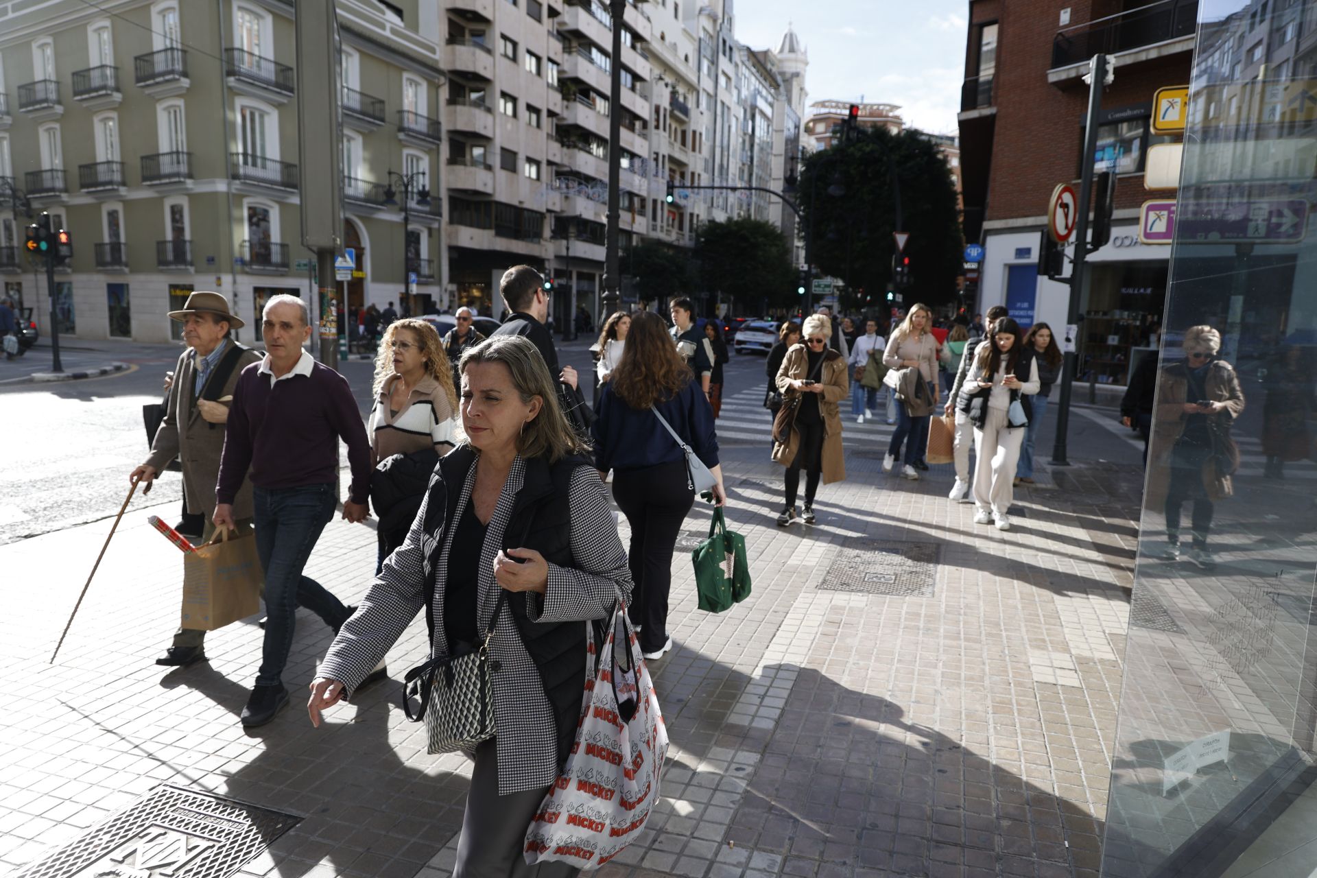 Un viernes festivo de compras por Valencia