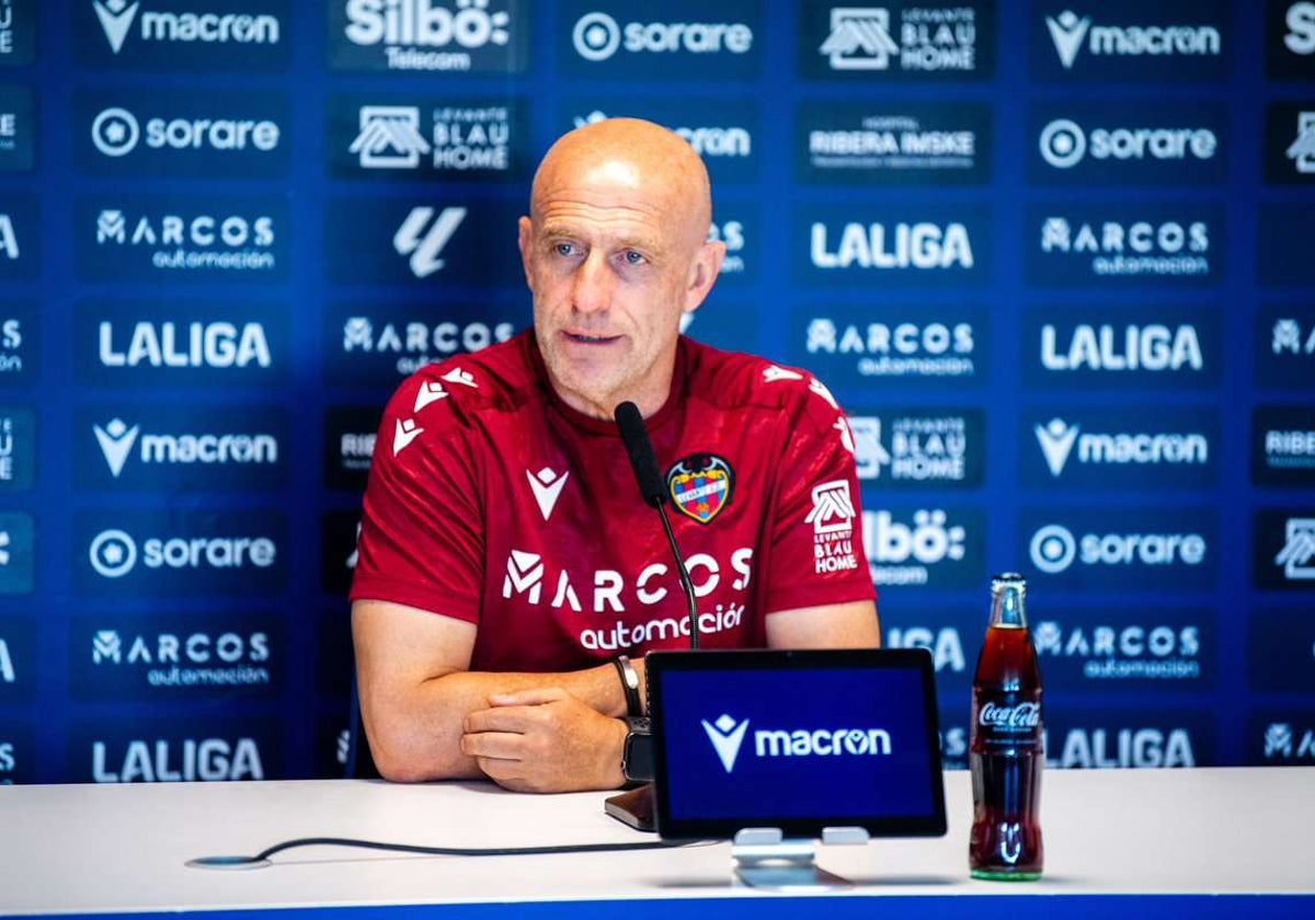 Julián Calero en una rueda de prensa previa a un partido de Liga