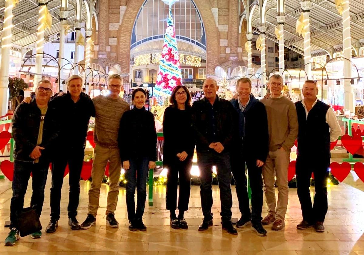 Comerciantes del Mercado de Colón, que este año ha cancelado el evento de encendido de las luces.