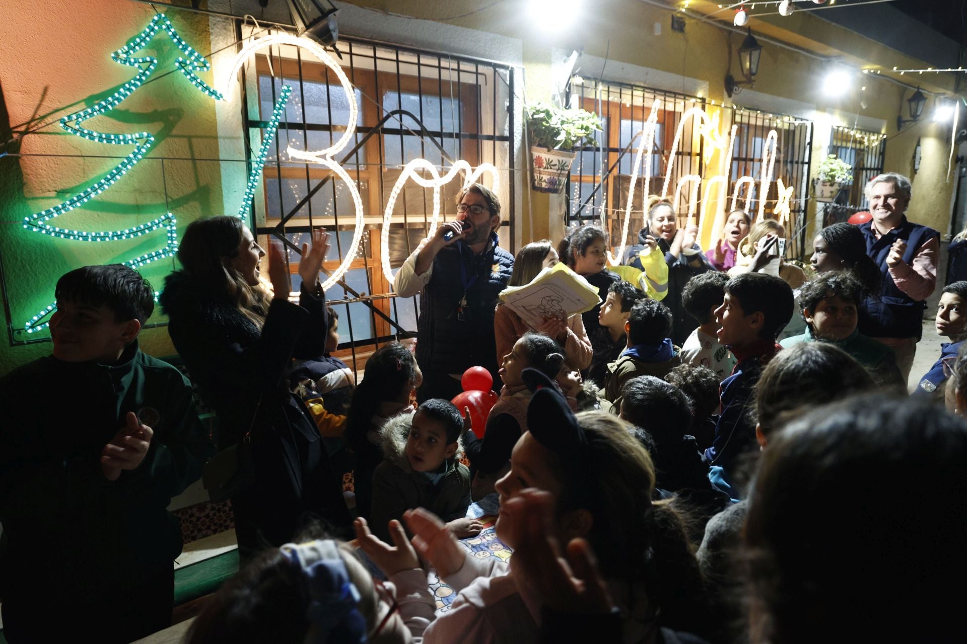 La DANA no puede con la Navidad: encendido de luces en el barrio Orba de Alfafar