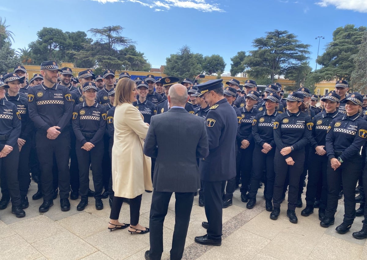 Imagen secundaria 1 - Acto de presentación de los 207 nuevos agentes de la Policía Local de Valencia.