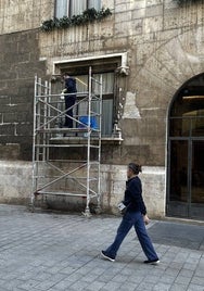 Los trabajos de limpieza en el Palau.