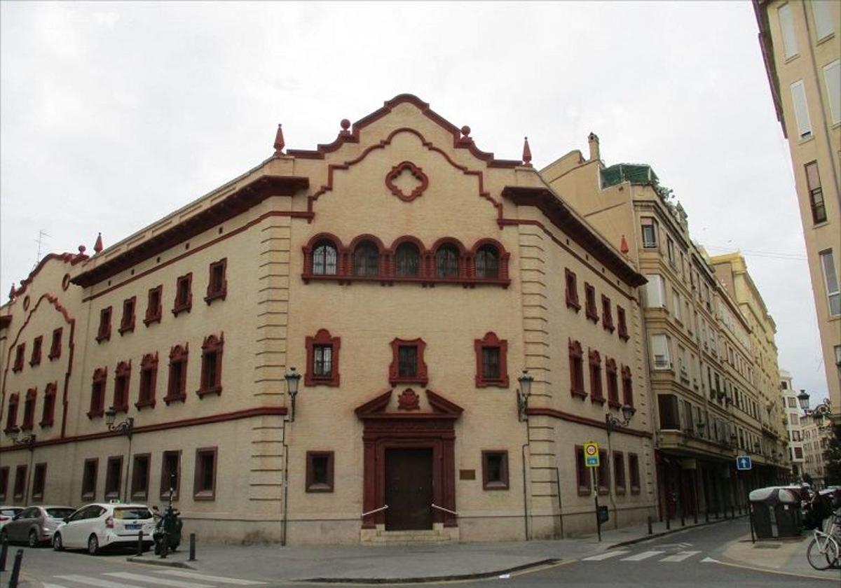 Convento de los Ángeles, ubicado en la Calle Pintor Salvador Abril, número 16