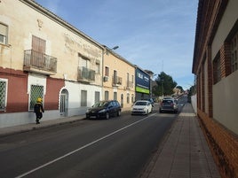 Vehículos circulando por la calle Santa María de Bonaire.