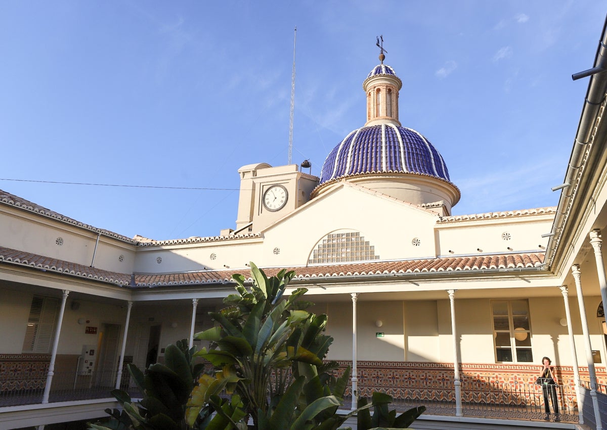 Imagen secundaria 1 - El edificio de Valencia con más cerámica de Nolla