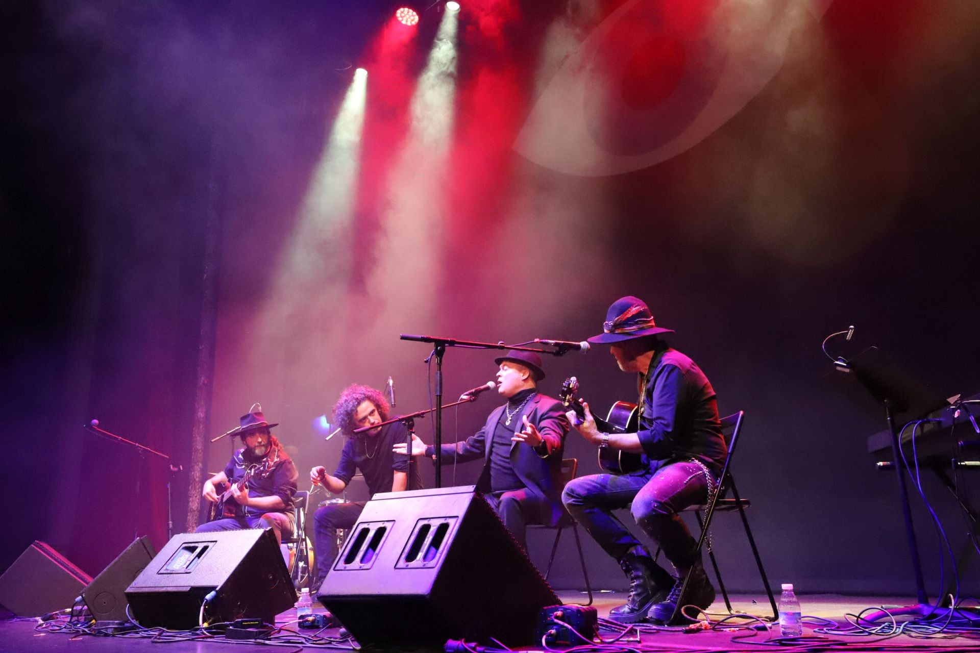 FOTOS | Valencia se vuelca en el concierto solidario por la dana