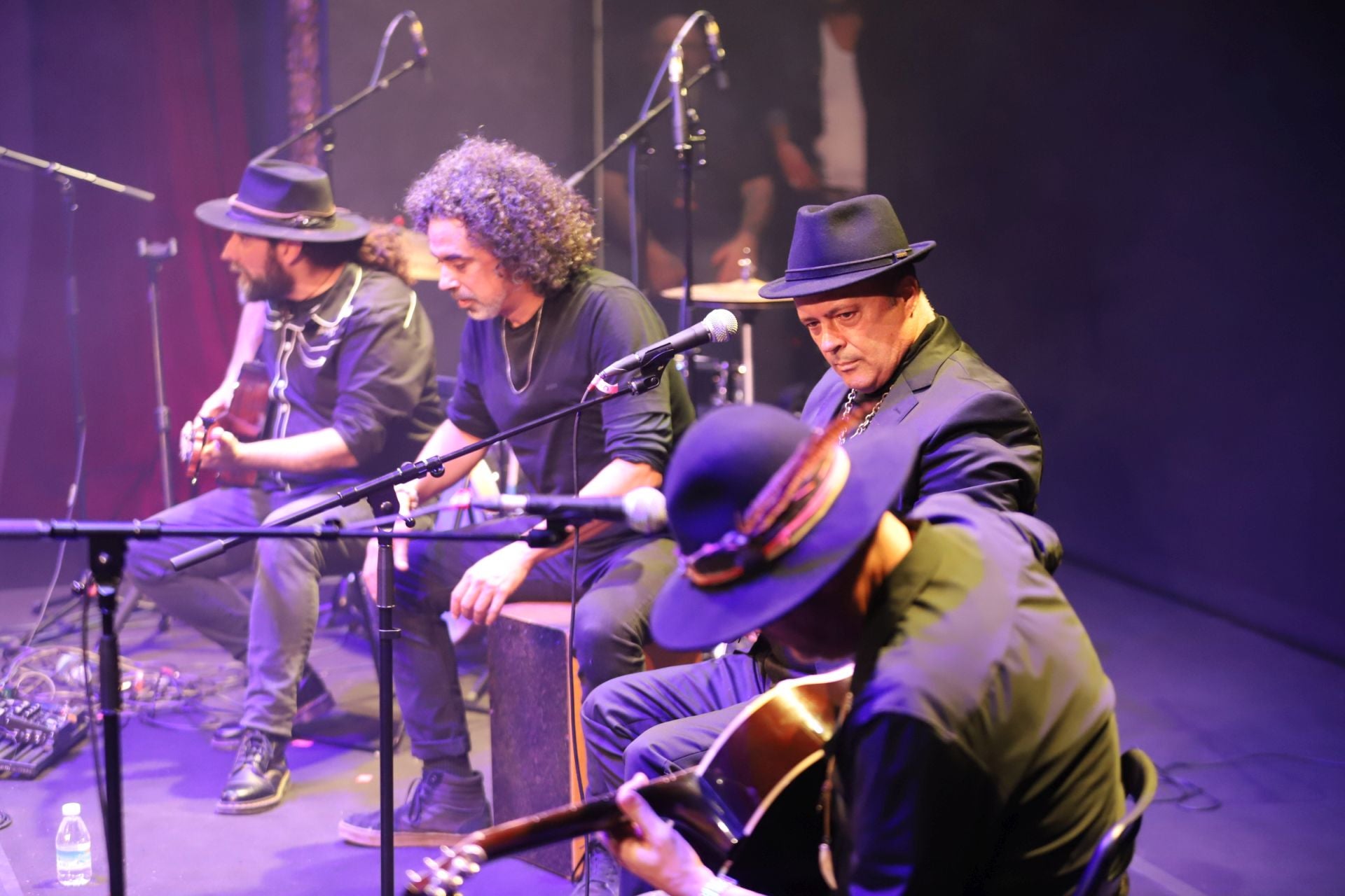 FOTOS | Valencia se vuelca en el concierto solidario por la dana