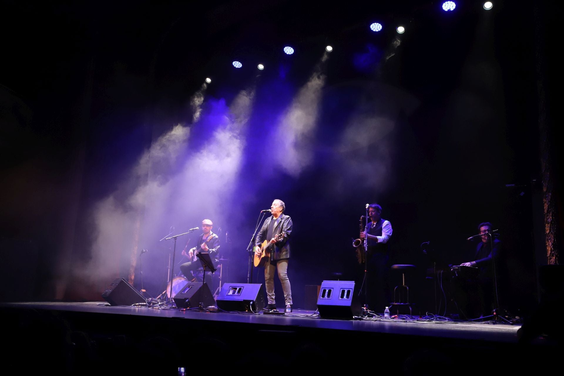 FOTOS | Valencia se vuelca en el concierto solidario por la dana