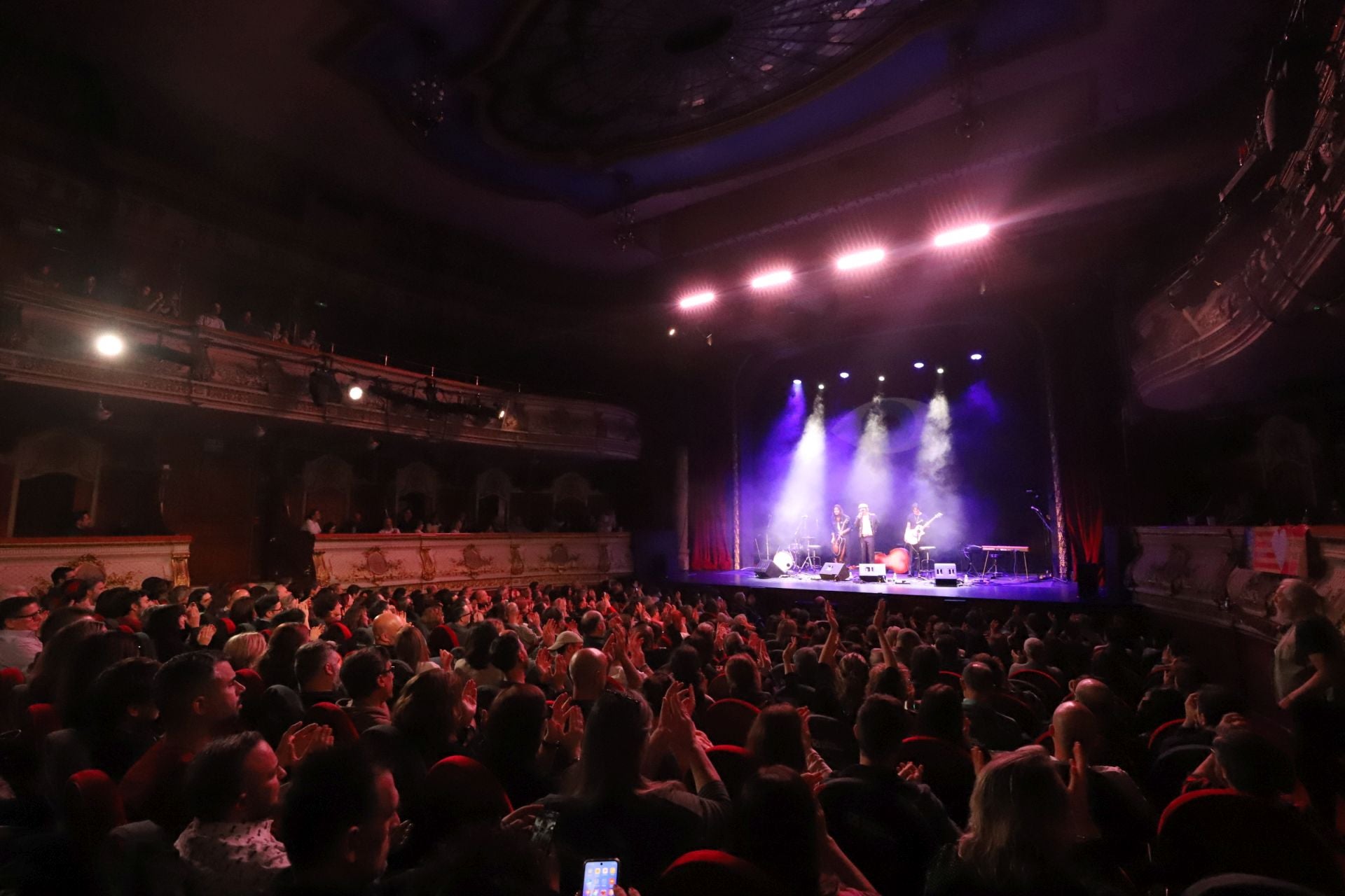 FOTOS | Valencia se vuelca en el concierto solidario por la dana