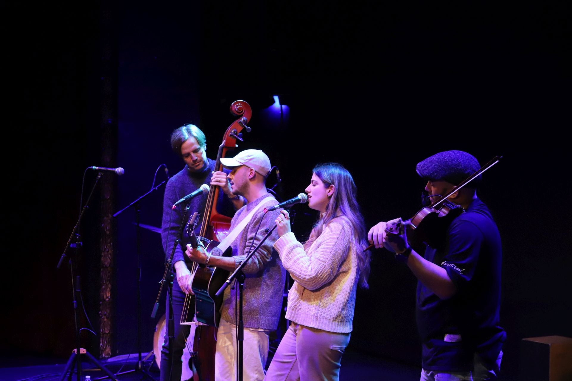 FOTOS | Valencia se vuelca en el concierto solidario por la dana