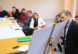 Reunión de la alcaldesa de Valencia, María José Catalá, con los vecinos de Nazaret.