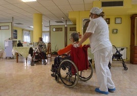 Personas mayores en una residencia.