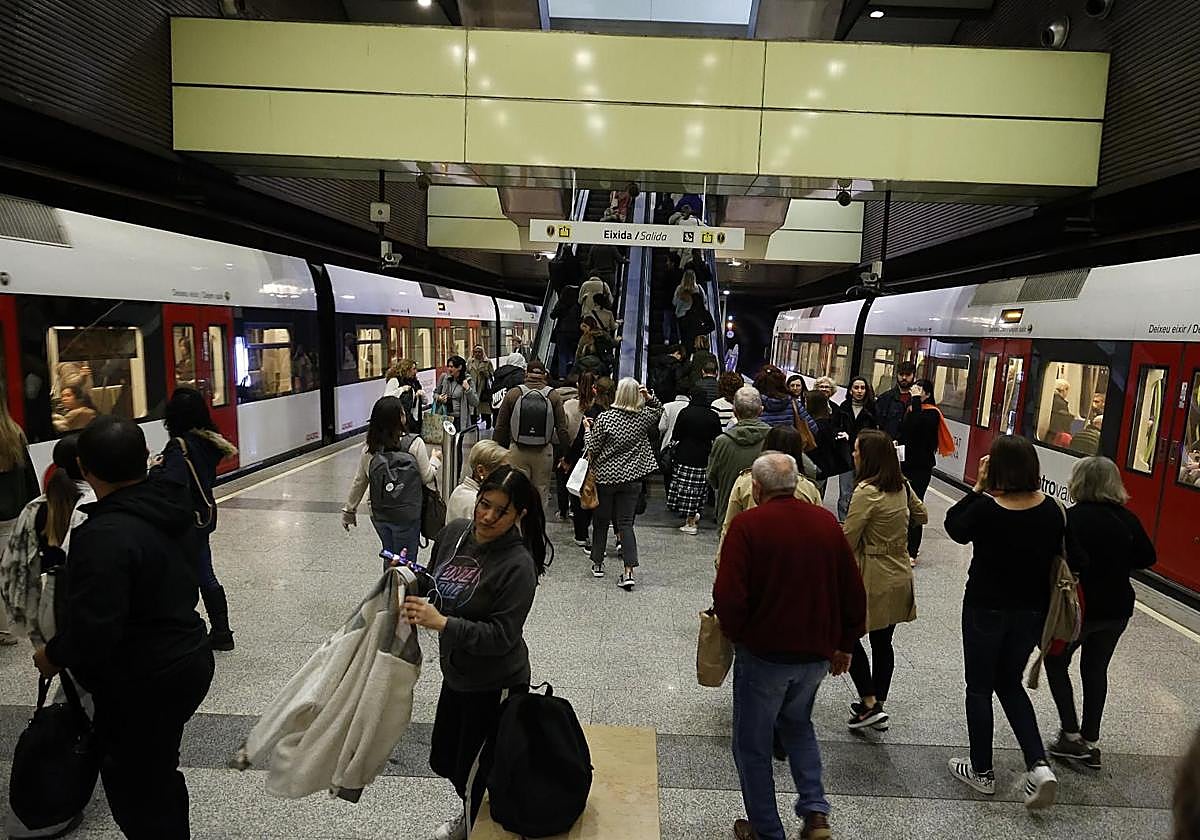 Metro en Valencia tras su reapertura el 3 de diciembre.