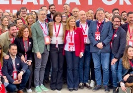 Arcadi España, junto a la ministra Diana Morant y otros cargos del PSPV, en el congreso federal de Sevilla.