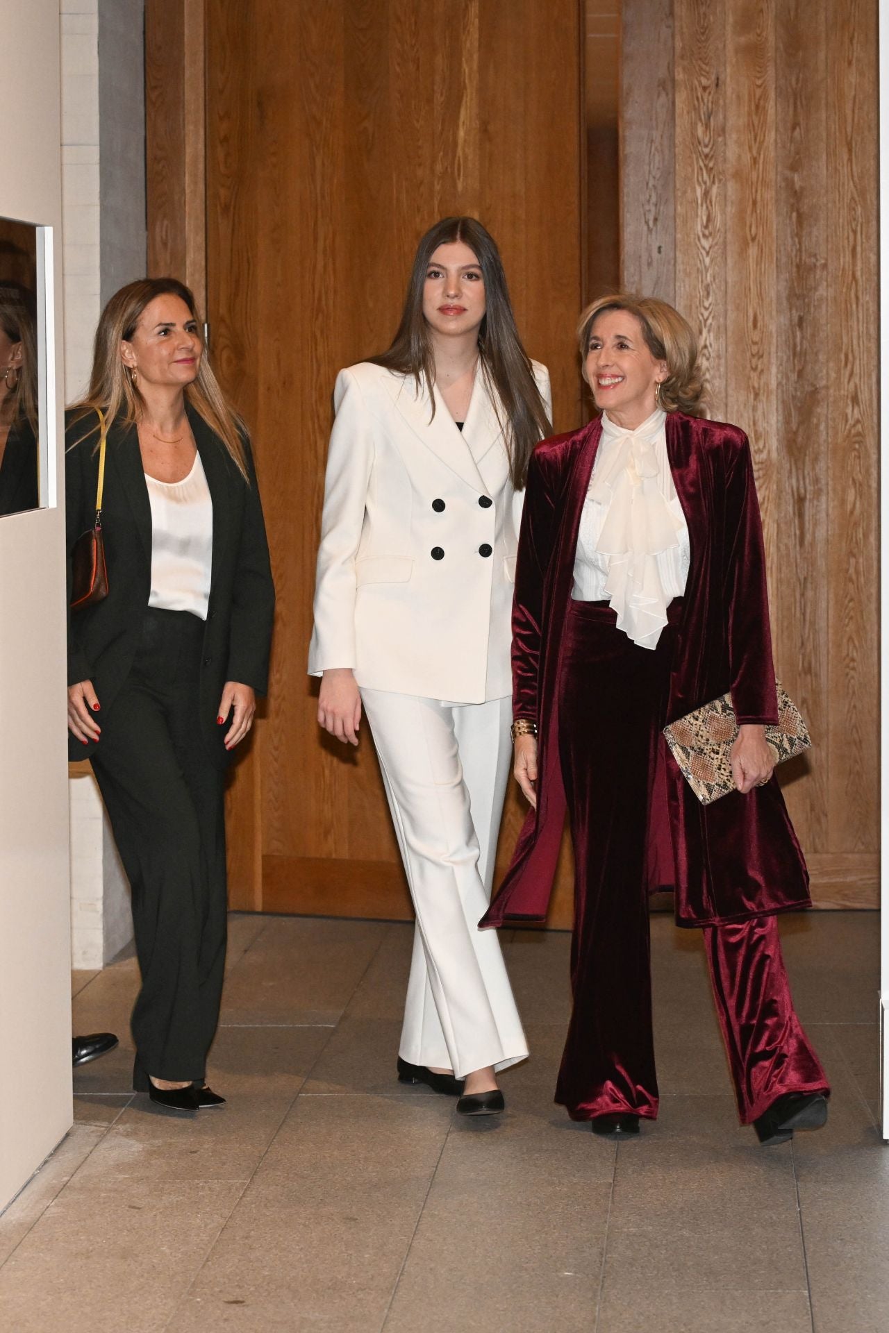 La infanta Sofía debuta en solitario con un look impecable