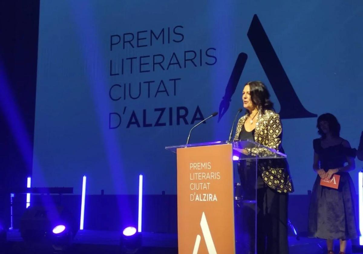 Moreno Bosch recogiendo el premio en Alzira.