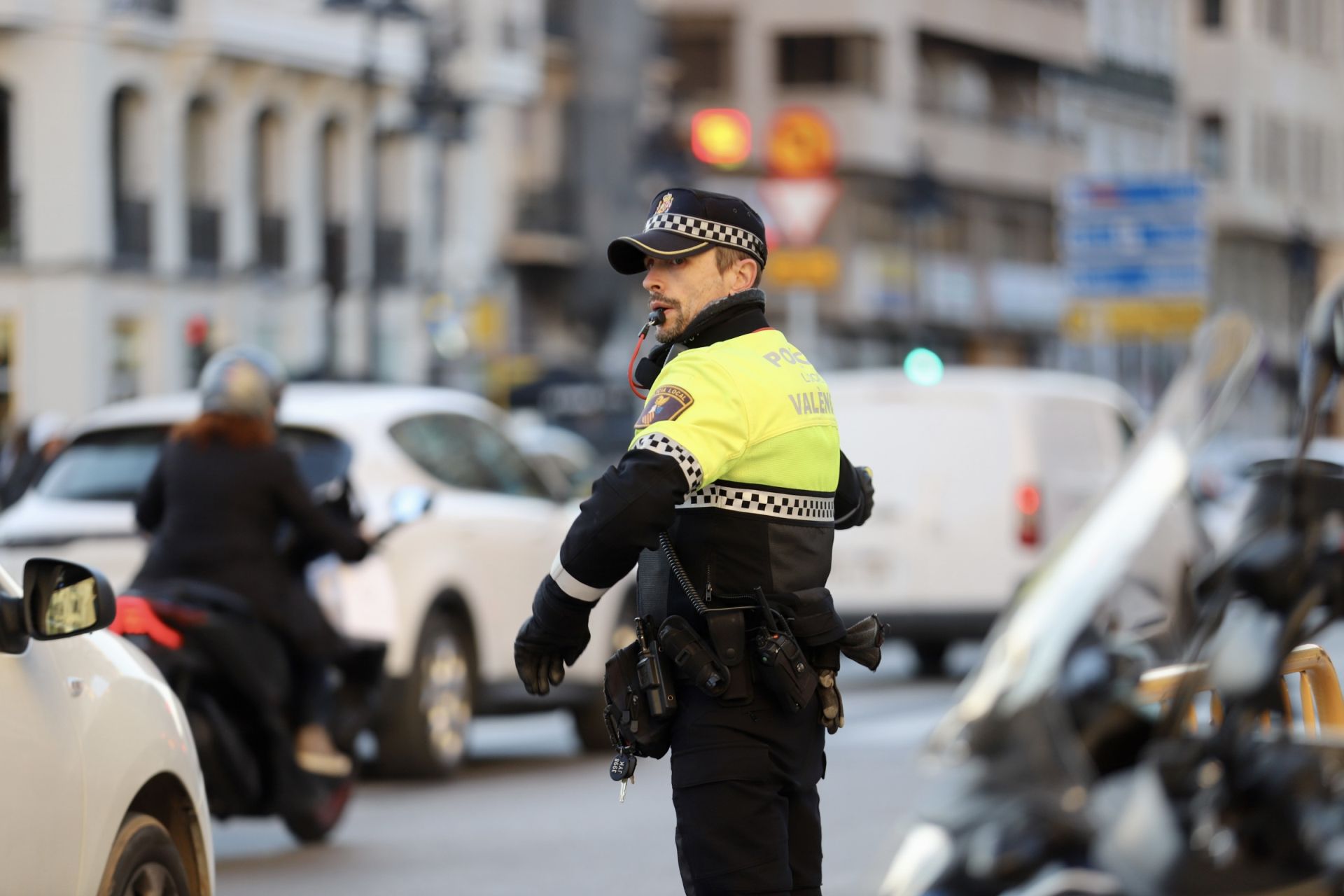 Colapso y cortes de tráfico en las calles del centro de Valencia este viernes