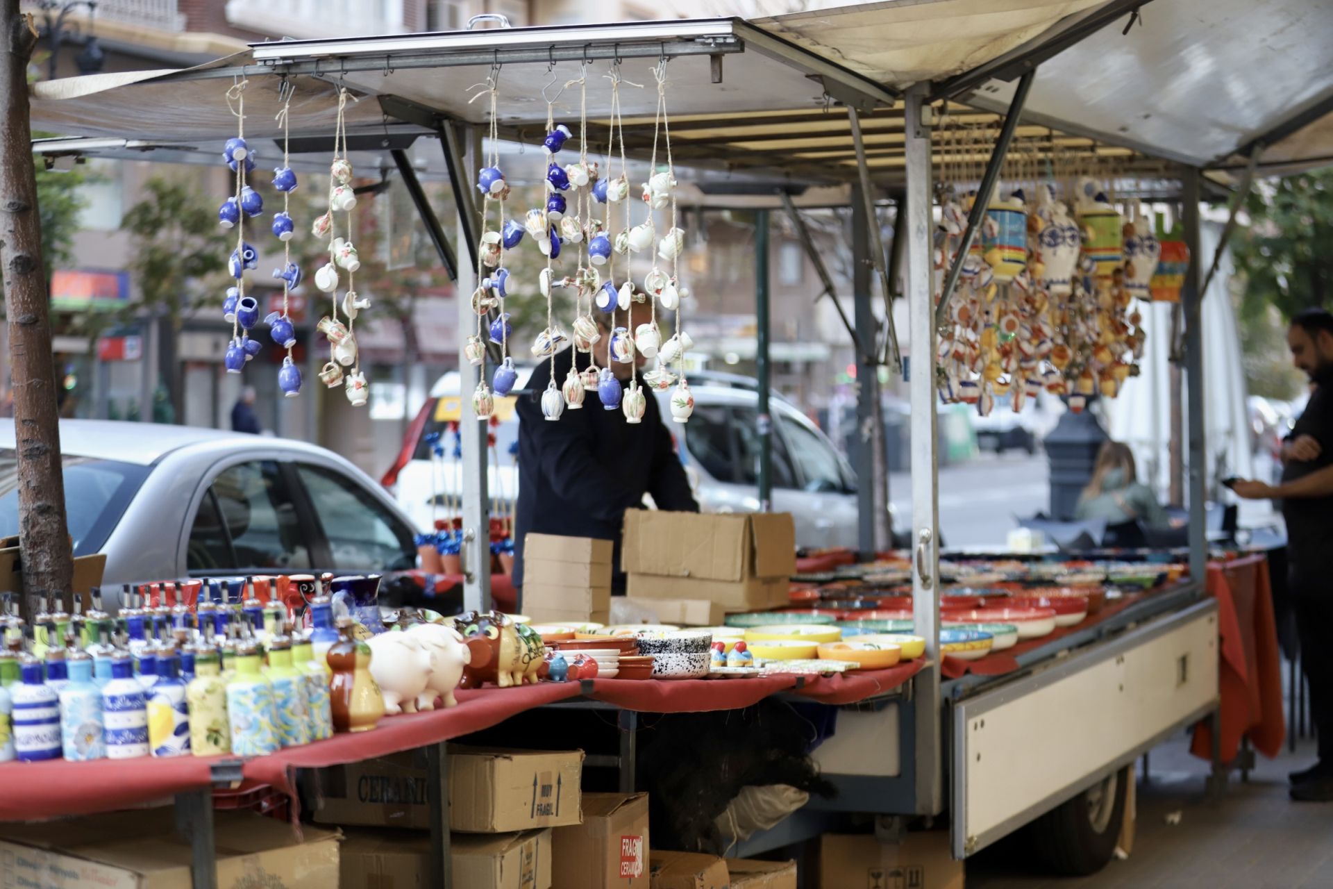 Mercadillo navideño en la avenida del Oeste