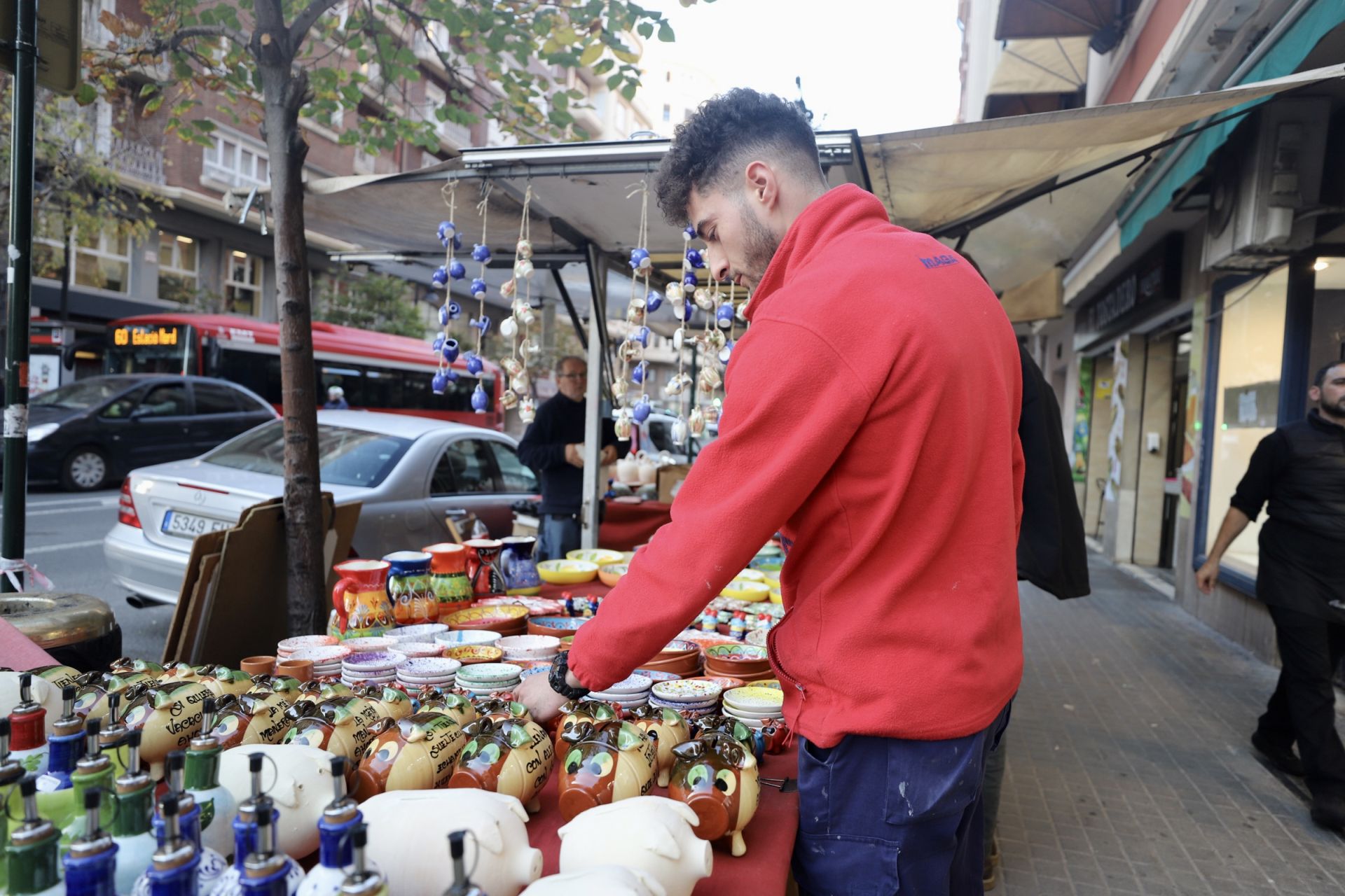 Mercadillo navideño en la avenida del Oeste