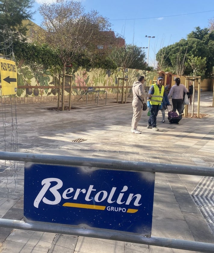 Imagen secundaria 2 - Zona peatonalizada frente al colegio Ballester Fandos.