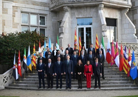 Foto de familia en el Palacio de la Magdalena.