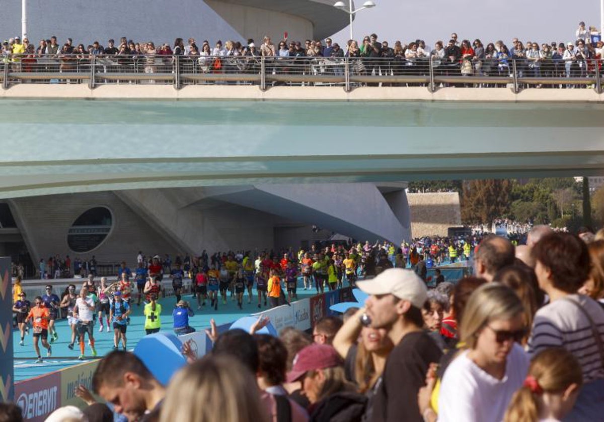 Zona de llegada a meta en el Maratón Valencia de este año.